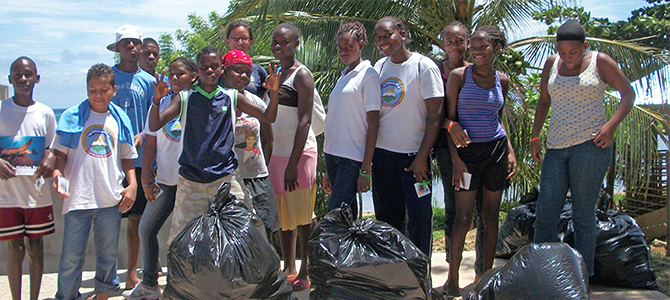 The Nu Skin Force for Good Foundation is funding Seacology’s creation of an intensive, hands-on environmental education program for youth called Junior Park Rangers of Roatán in Honduras. 